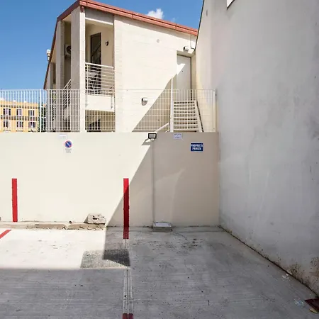 Urban Oasis With Patio For 5 Guests - Reserved Parking - Termini * Roma