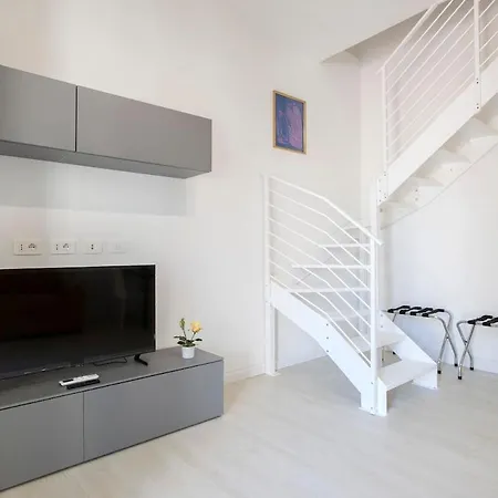 Urban Oasis With Patio For 5 Guests - Reserved Parking - Termini Apartment