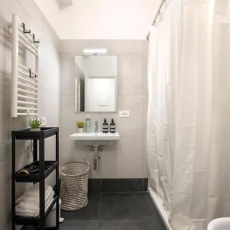 Urban Oasis With Patio For 5 Guests - Reserved Parking - Termini * Рим
