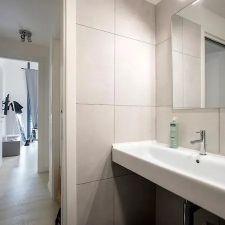 Apartment Urban Oasis With Patio For 5 Guests - Reserved Parking - Termini
