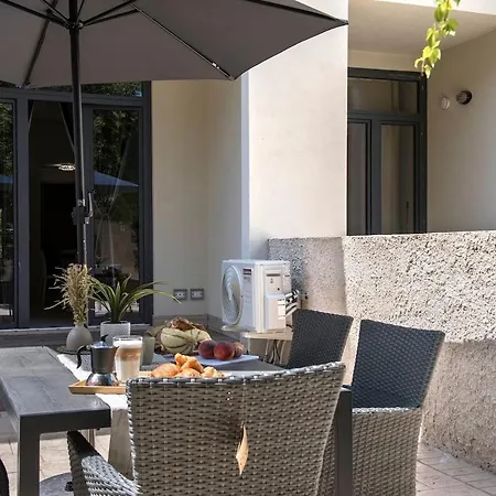 Апартаменты Urban Oasis With Patio For 5 Guests - Reserved Parking - Termini *