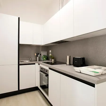 Urban Oasis With Patio For 5 Guests - Reserved Parking - Termini * Rome