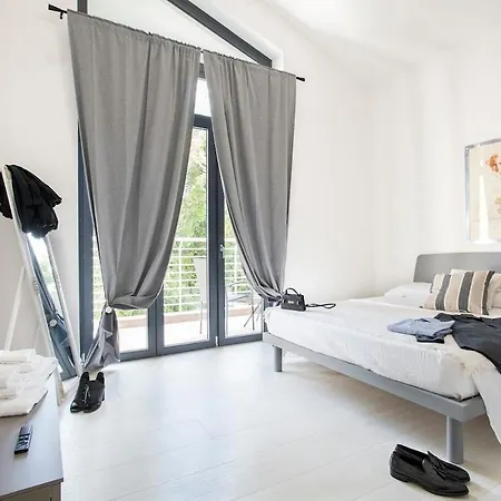 Urban Oasis With Patio For 5 Guests - Reserved Parking - Termini * Rome