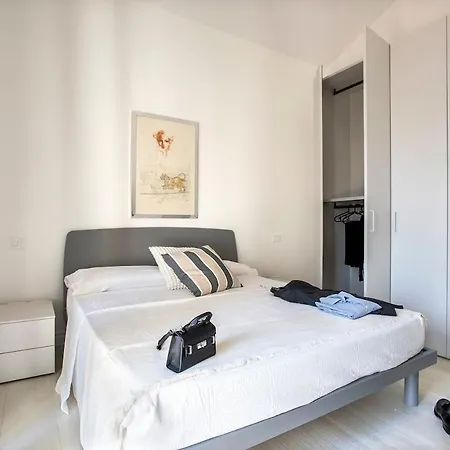 Apartment Urban Oasis With Patio For 5 Guests - Reserved Parking - Termini Rome