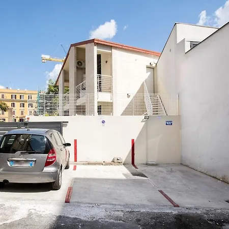 Apartment Urban Oasis With Patio For 5 Guests - Reserved Parking - Termini
