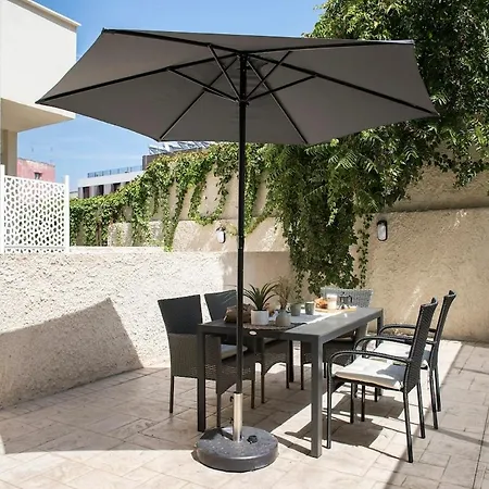 Апартаменты Urban Oasis With Patio For 5 Guests - Reserved Parking - Termini