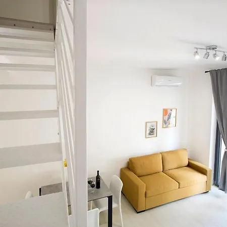 Апартаменты Urban Oasis With Patio For 5 Guests - Reserved Parking - Termini *