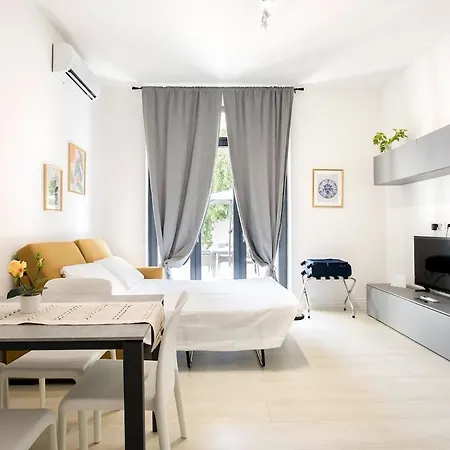 Urban Oasis With Patio For 5 Guests - Reserved Parking - Termini Apartment Rome