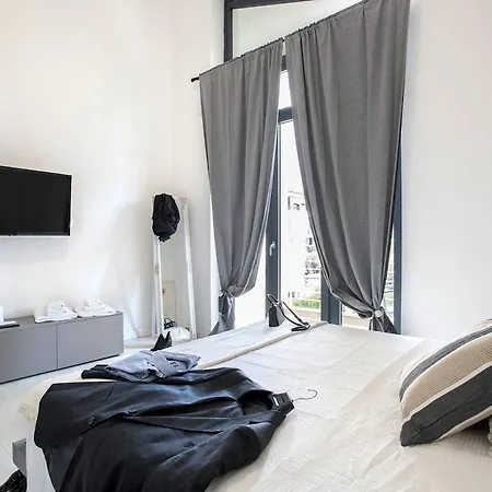 Urban Oasis With Patio For 5 Guests - Reserved Parking - Termini Apartment Rome