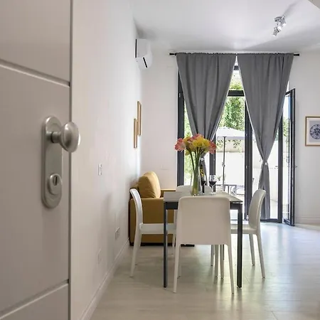 Urban Oasis With Patio For 5 Guests - Reserved Parking - Termini Apartment *